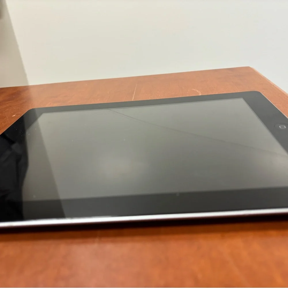 Apple iPad 2nd Generation - 16 GB